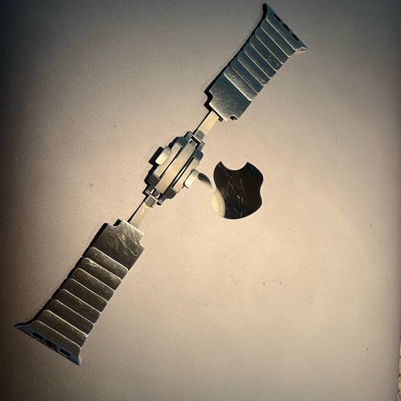 Apple Watch with stainless steel bracelet band/44 mm series 4 ready to pair - Picture 16 of 16